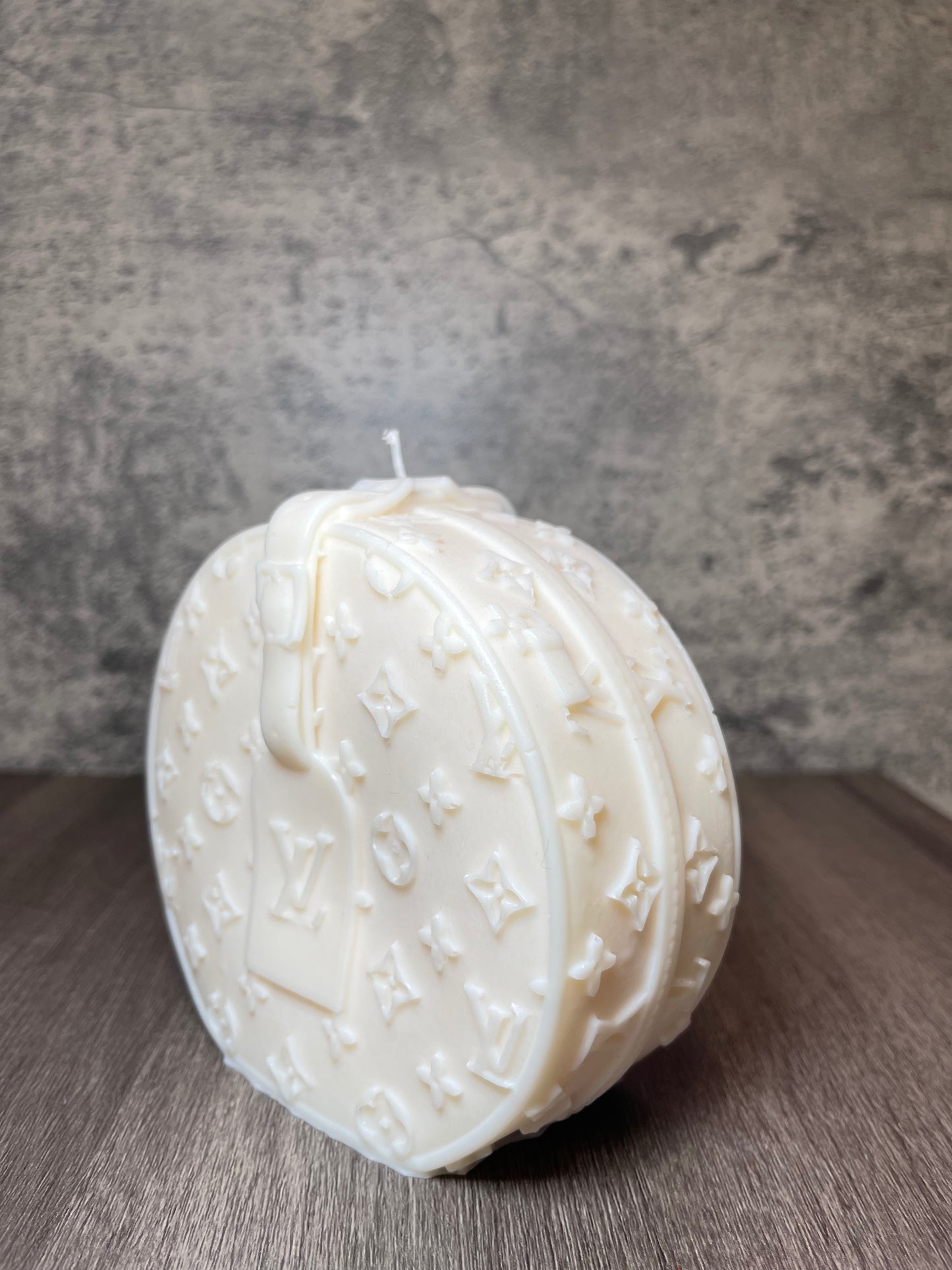 Round LVT Inspired purse (round)